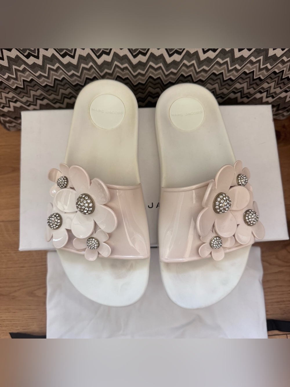 MARC JACOBS WHITE DAISY CRYSTAL EMBELLISHED SILDES SANDALS SIZE 36 6